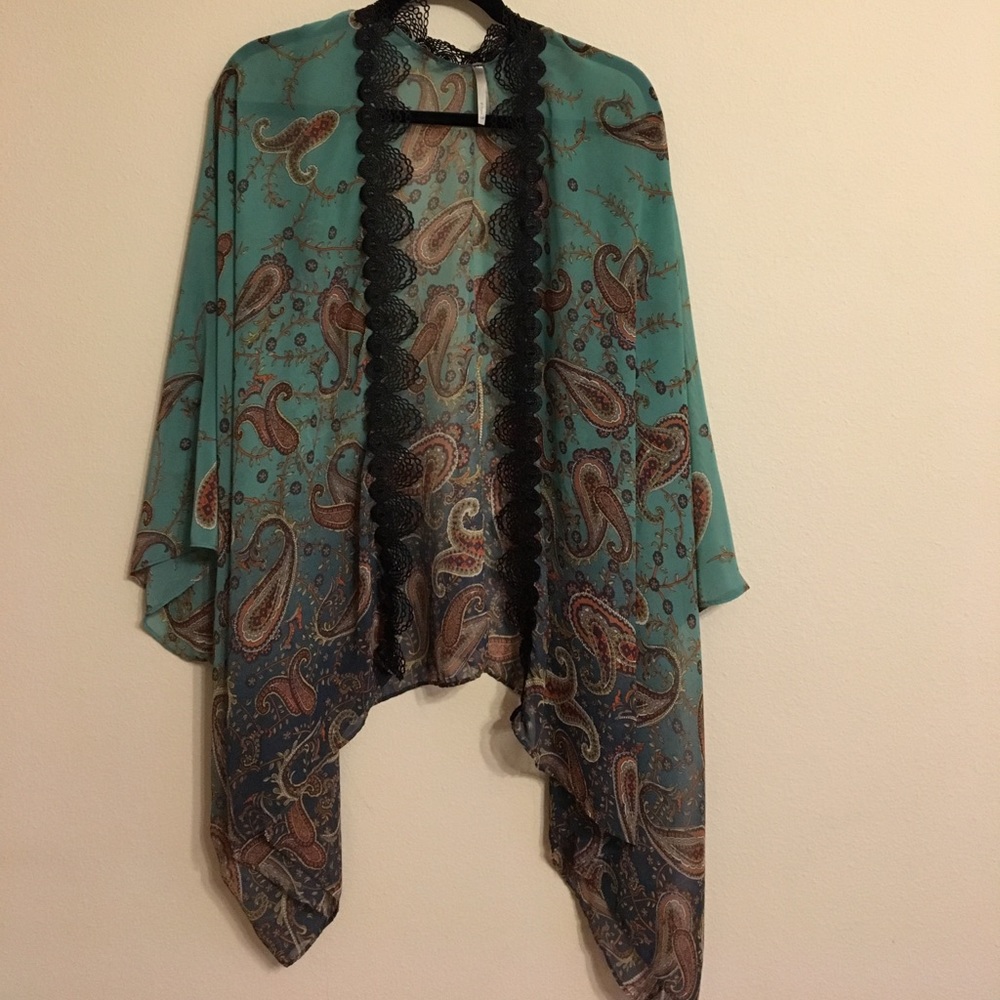 Silkie lace kimono