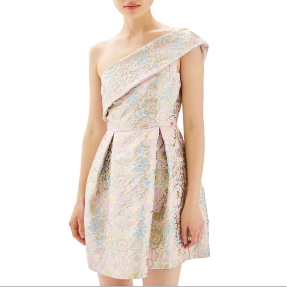 Topshop Dresses & Skirts - NEW Topshop Gold Floral Jacquard Mini Dress