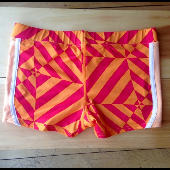 Nike women's running shorts Small - Picture 2 of 4