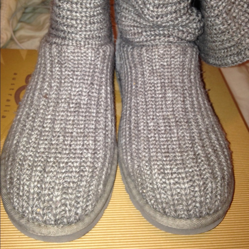 Lightly worn authentic cardy uggs (negotiable)