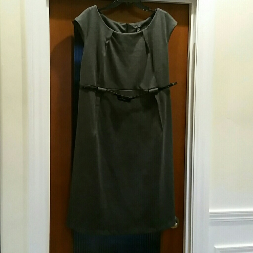 FOREVER WOMAN SLEEVELESS GREY DRESS