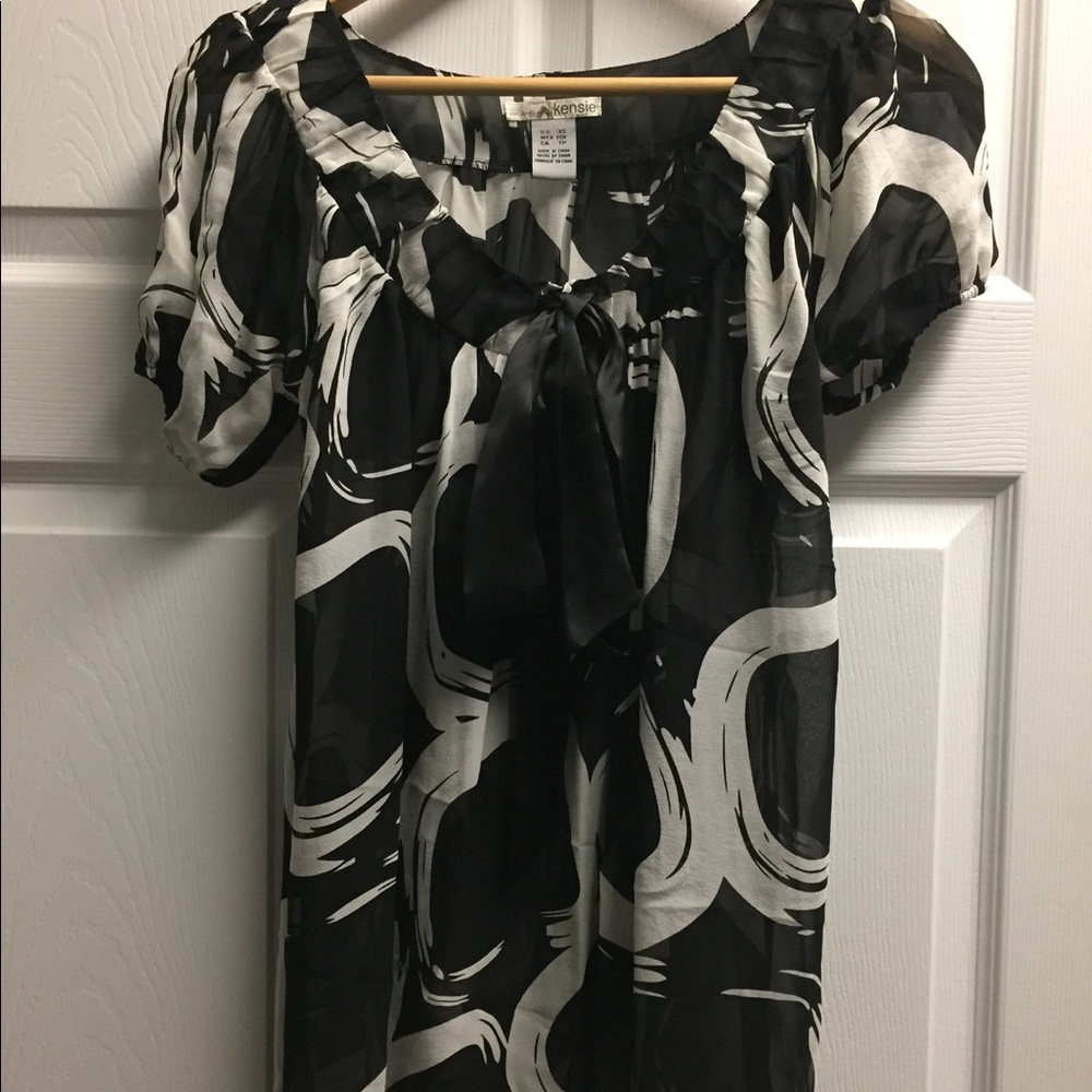 Kensie black pattern blouse