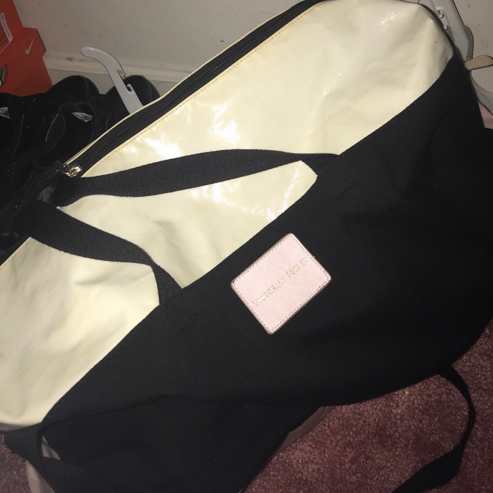 VICTORIA’s SECRET DUFFLE BAG