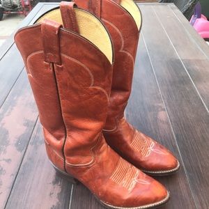 ⬇️ $65 Classic Tony Lama men's cowboy boots