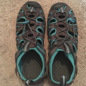 Brand new Keens never worn