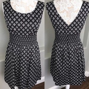 White House Black Market w/pockets