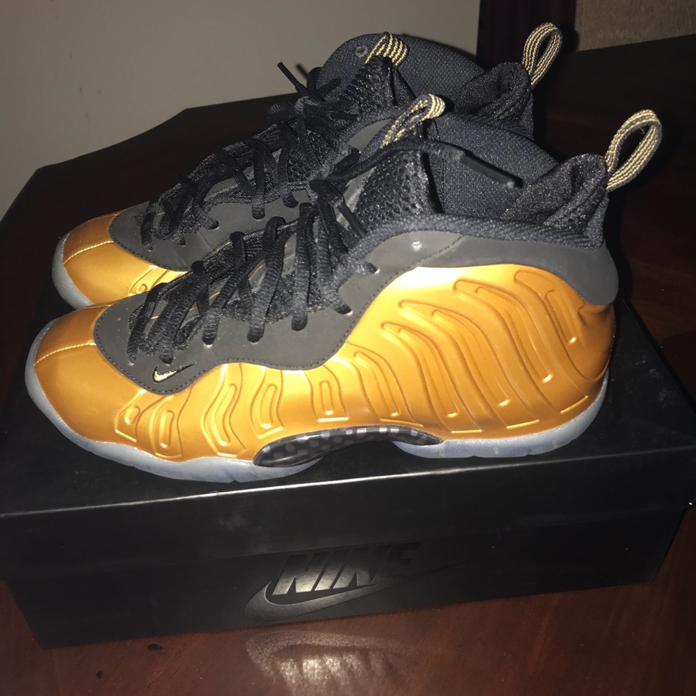 Nike Foams size 7y
