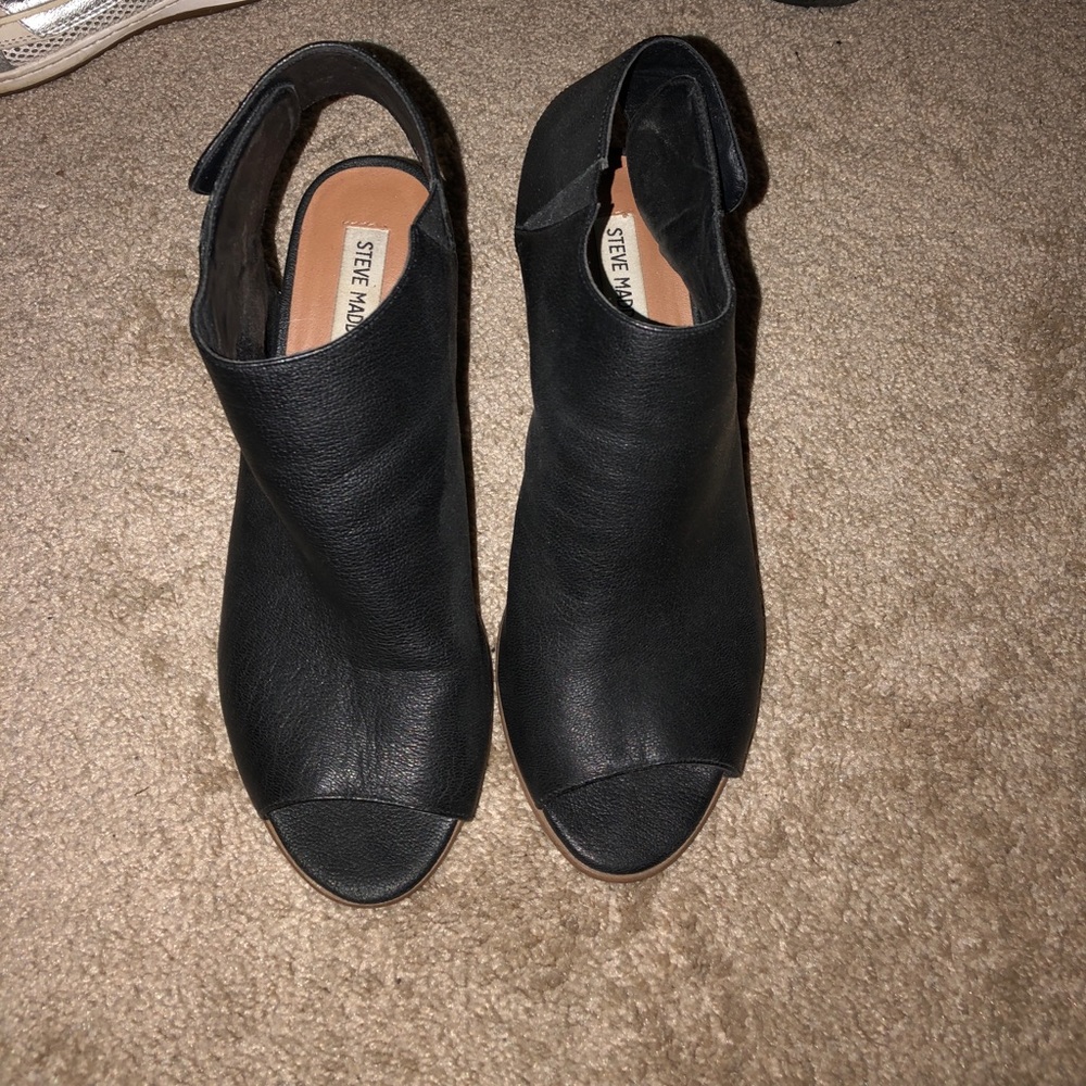 Peak-a-boo leather booties