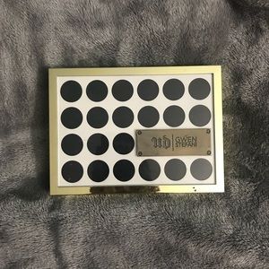 Gwen Stefani x UD makeup palette
