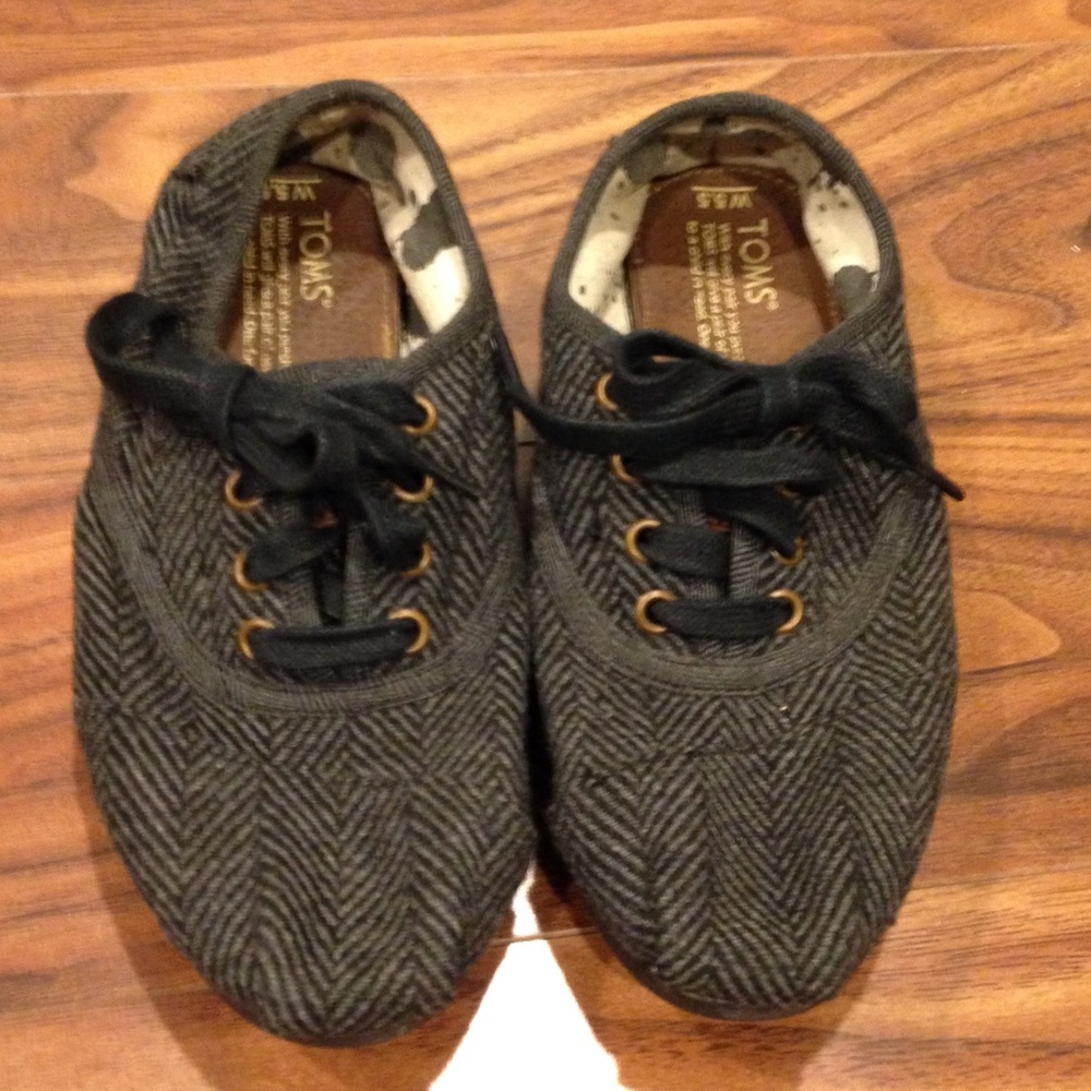 Discontinued TOMS Cordones