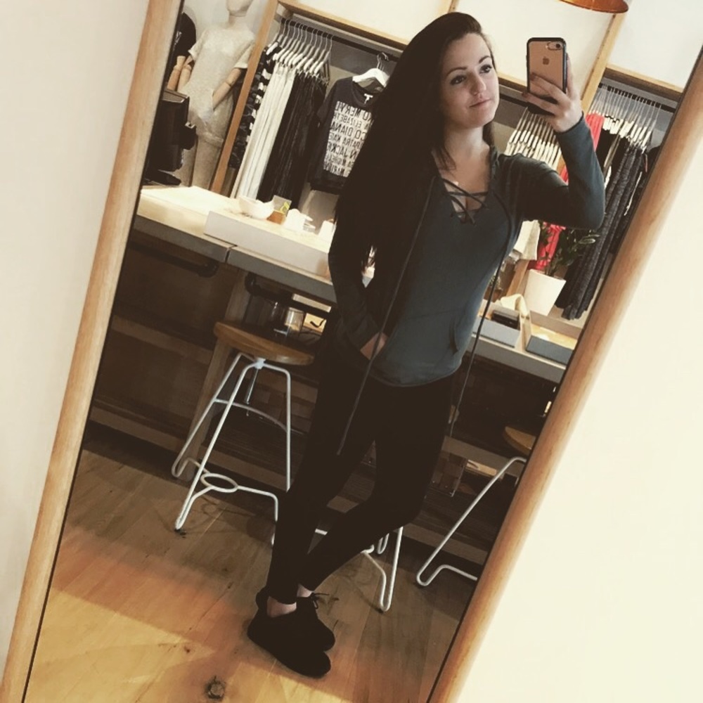 Meet your Posher, Cassandra