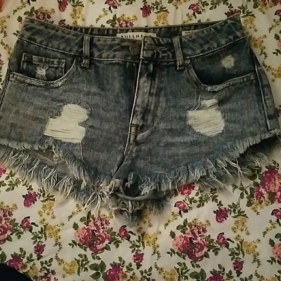 Distressed denim jean shorts - Picture 1 of 3