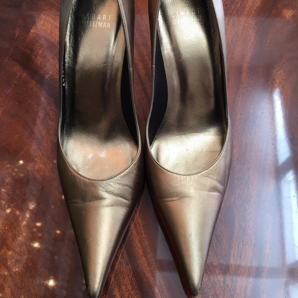 Stuart Weitzman Gold Metallic Pumps