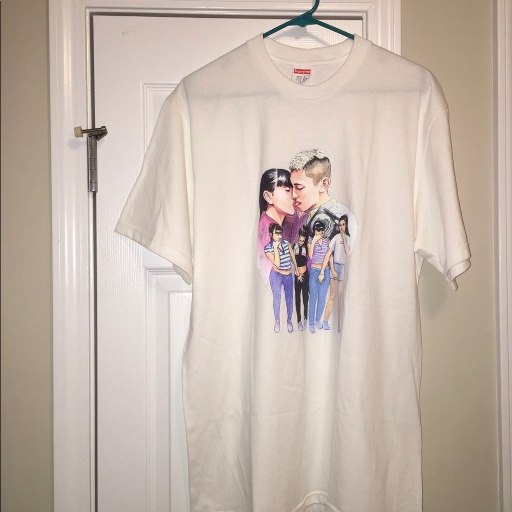 Supreme kiss tee