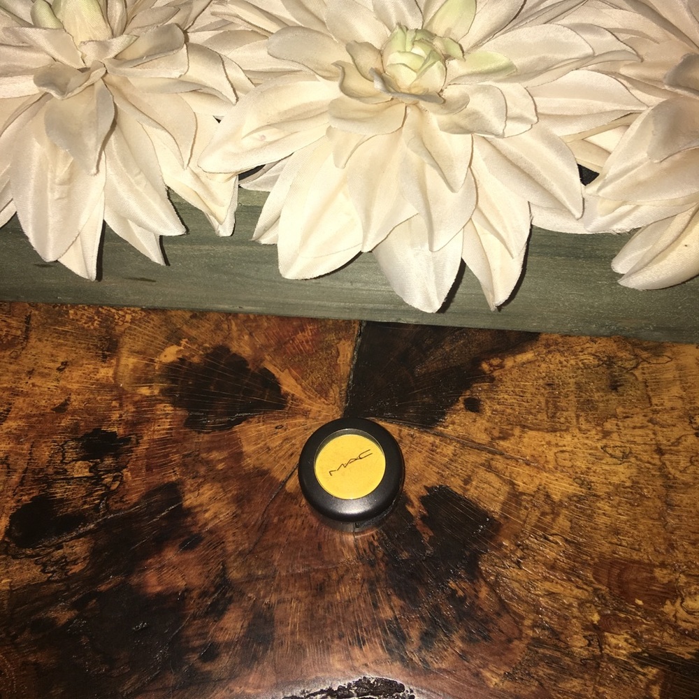 MAC eyeshadow