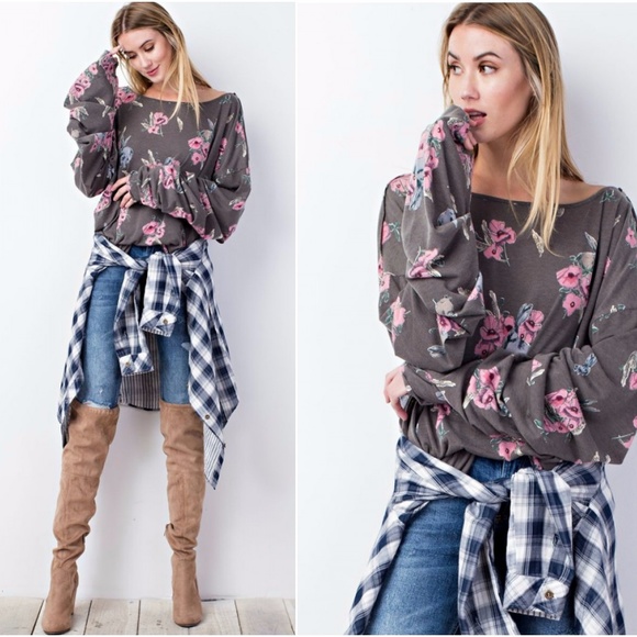 ❗️LAST ONE❗️Comfy Floral Tee w/ Bubble Sleeves - Picture 2 of 4