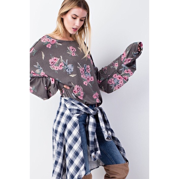 ❗️LAST ONE❗️Comfy Floral Tee w/ Bubble Sleeves - Picture 3 of 4