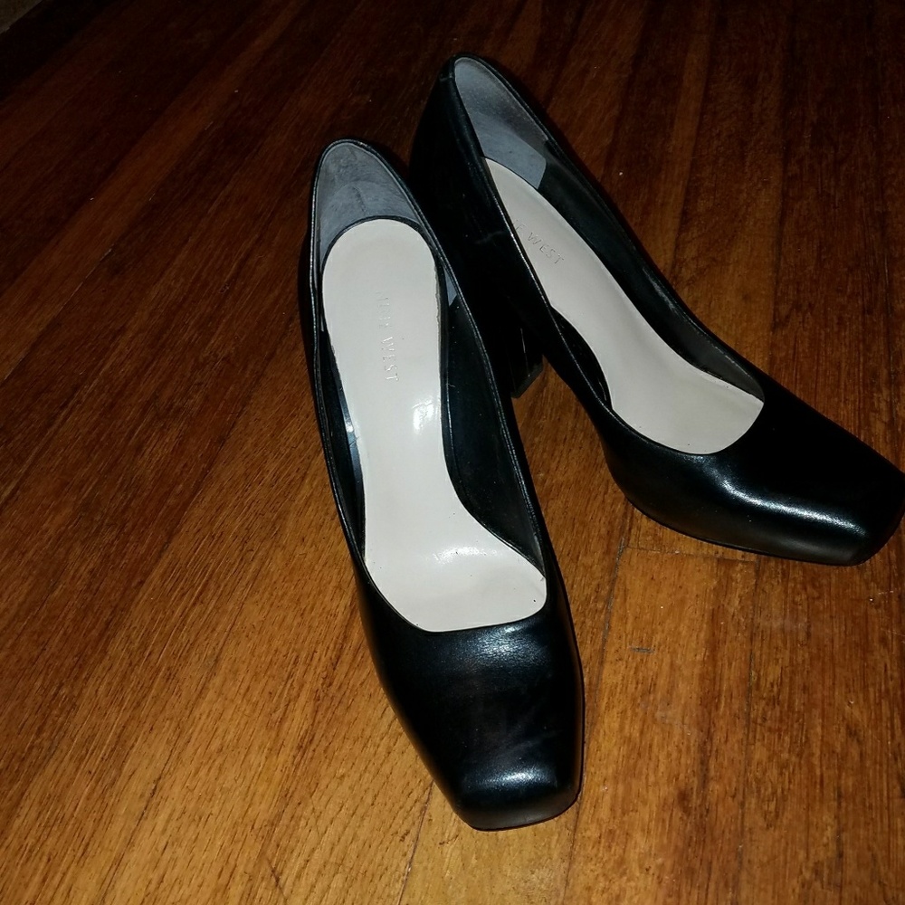 Shoe - Picture 2 of 2