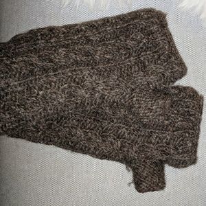 Fingerless wool gloves