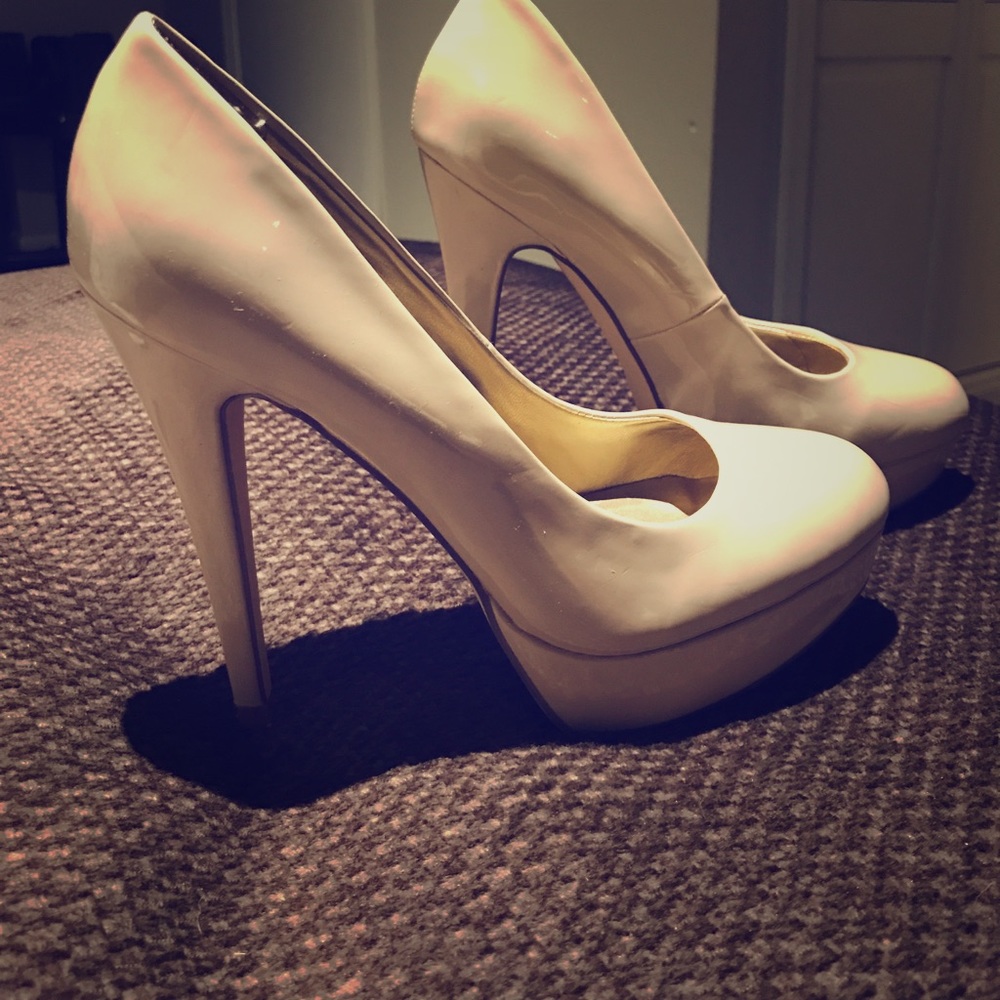 Guess, beige 4 inch high heels