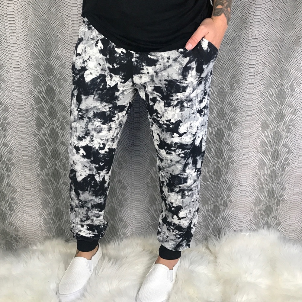 Butter Soft Black white tye dye joggers w pockets - Picture 6 of 7