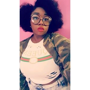 Meet your Posher, Makia