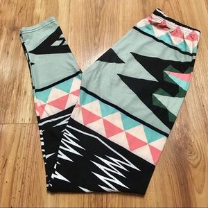 OS Pastel Zig Zag Leggings