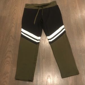 NWT colorblock capri workout leggings