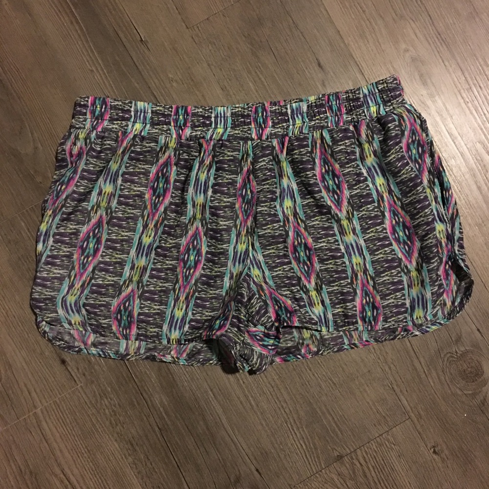 Comfy Patterned Ecote Shorts - size medium