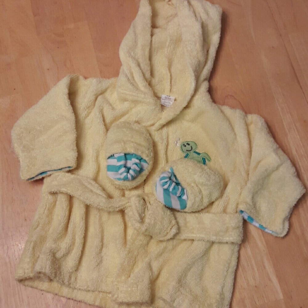 Loveable Friends New Bathrobe Set