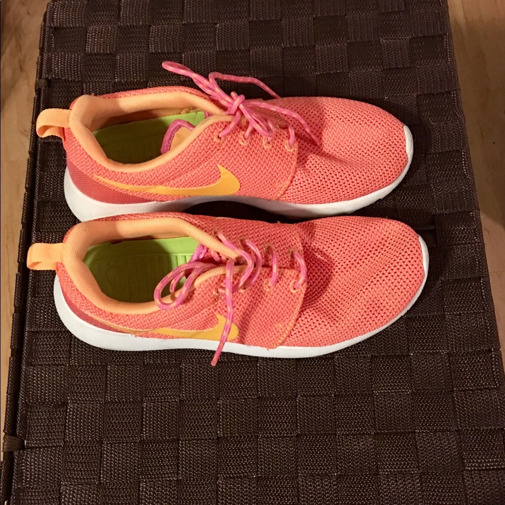 Nike Roshe Size 6