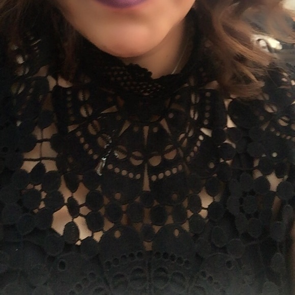 Beautiful black top - Picture 3 of 3