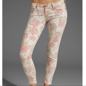 Curent/Elliot • The Stiletto