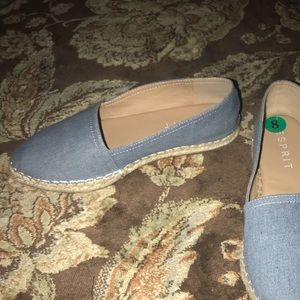 Light denim espadrilles flats.