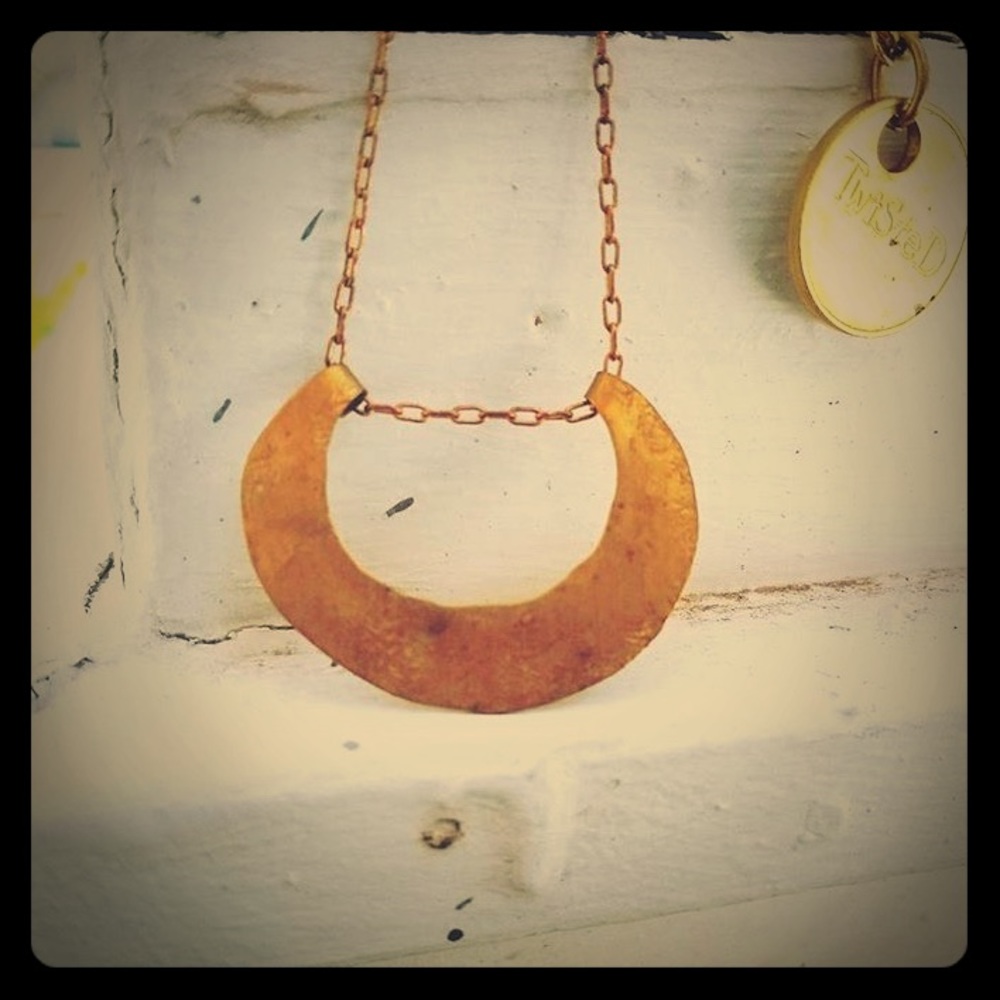 Twisted Silver Horseshoe Necklace! 🐴