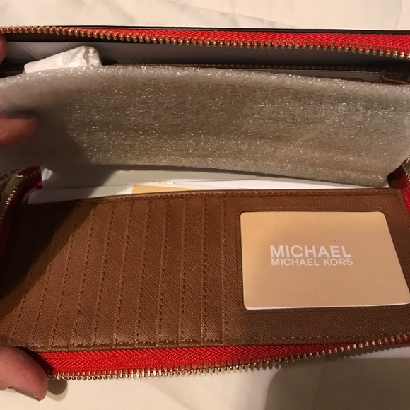 NWT Michael Kors Travel Continental Wristlet - Picture 3 of 8