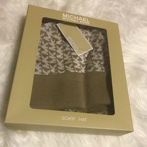 GENUINE MICHAEL KORS CARMEL/CREAM SCARF &HAT SET