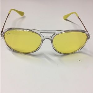 Aviator Ray ban sunglasses. 💯 authentic.