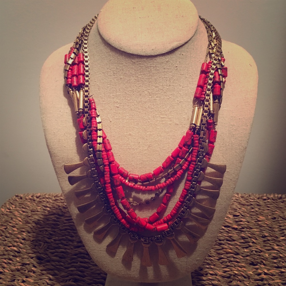 Stella & Dot coral necklace