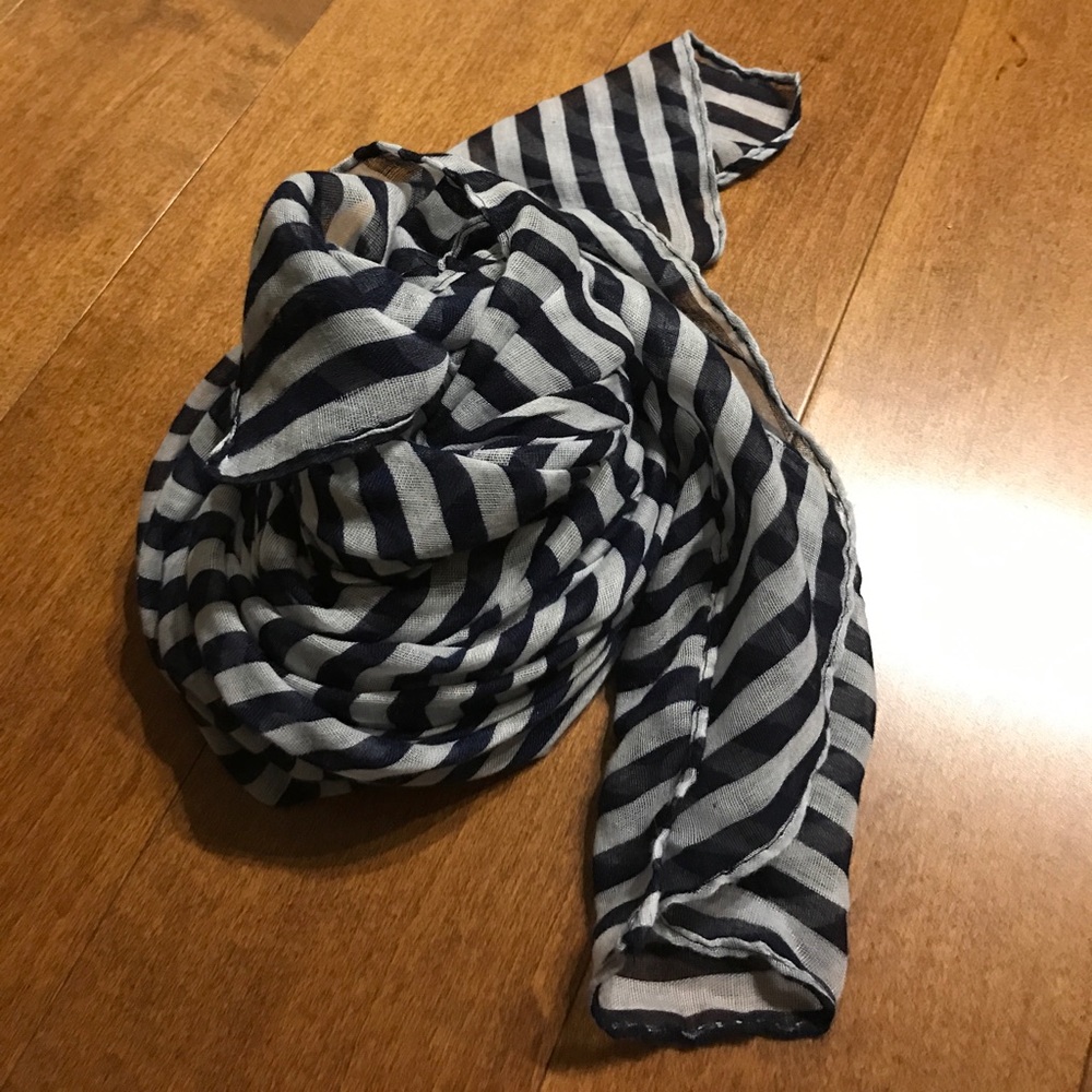 Lightweight scarf