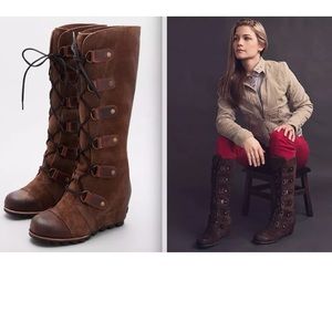 Pre-owned: Sorel JOAN OF ARC BROWN WEDGE SZ 8.5