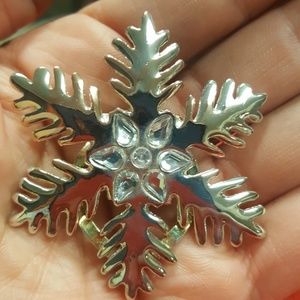Vintage Snowflake Rhinestone Scarf Clip