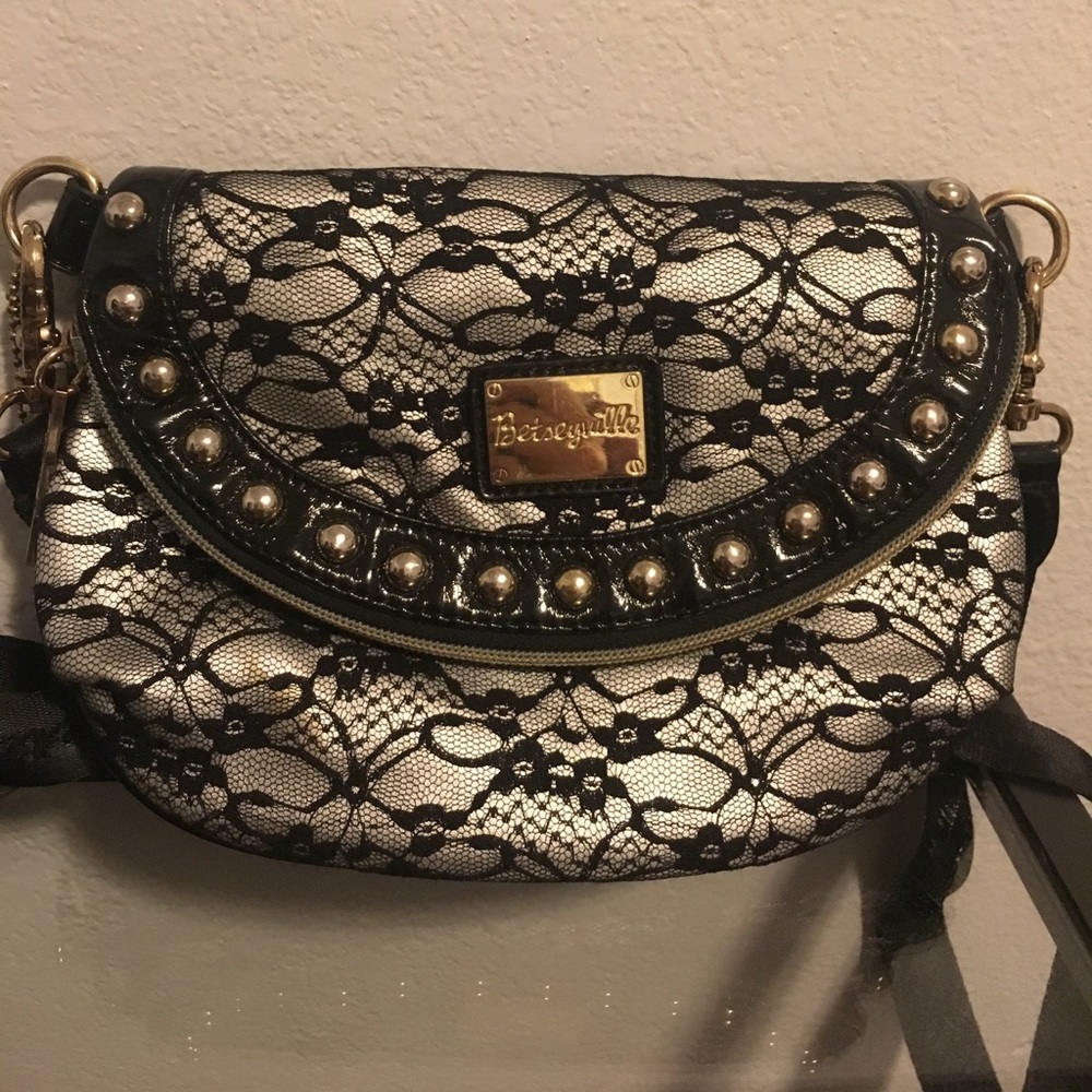 Betseyville cross-body purse