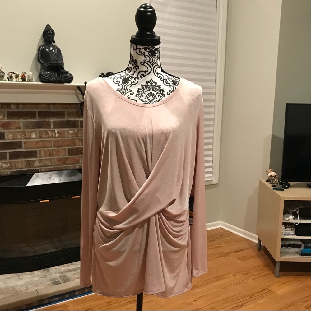Jennifer Lopez light pink blouse