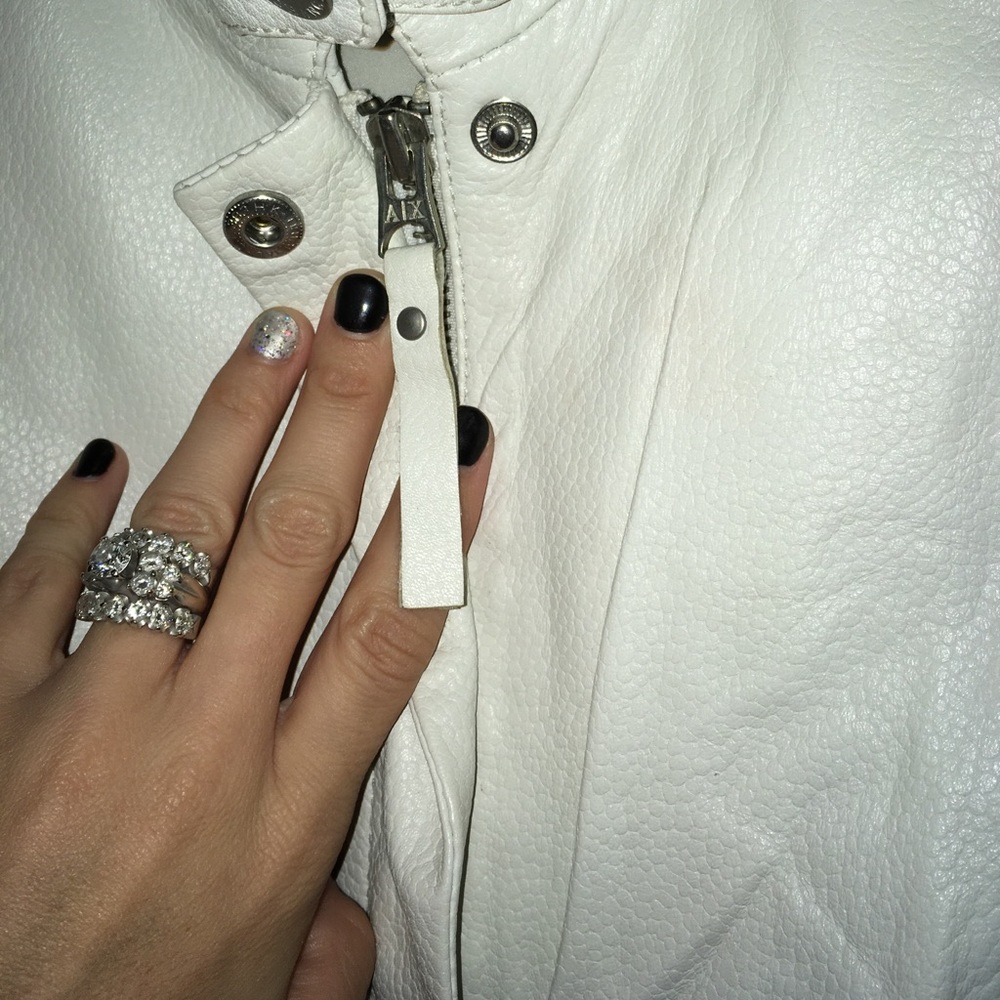 SALE 🎉Armani Exchange white pebbled soft leather - Picture 4 of 6