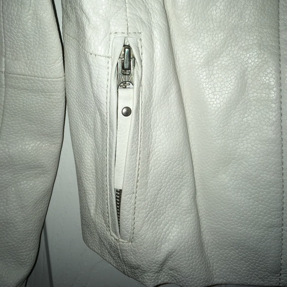 SALE 🎉Armani Exchange white pebbled soft leather - Picture 3 of 6
