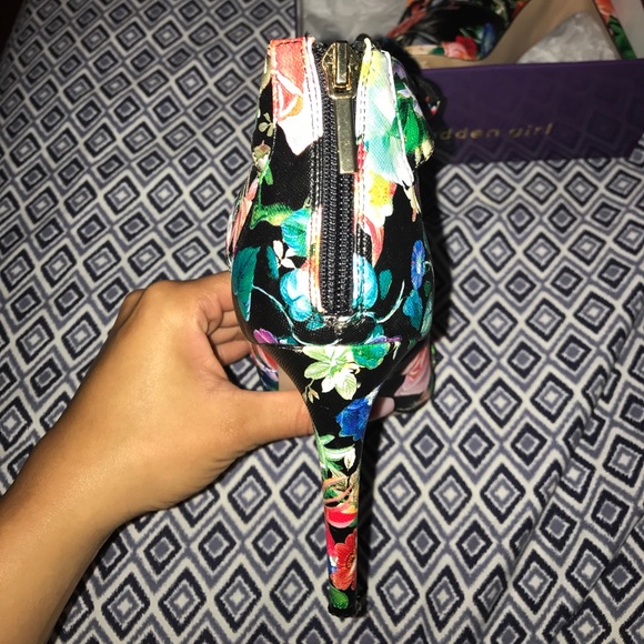 Heels - Picture 3 of 3