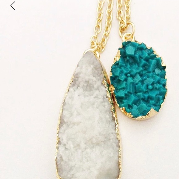 Jewelry - Dual chain necklace