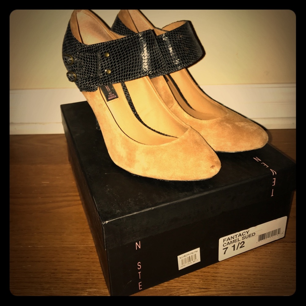 Steve Madden Camel Suede Pumps