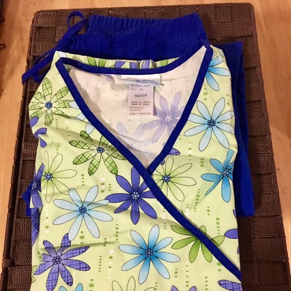 Scrub set